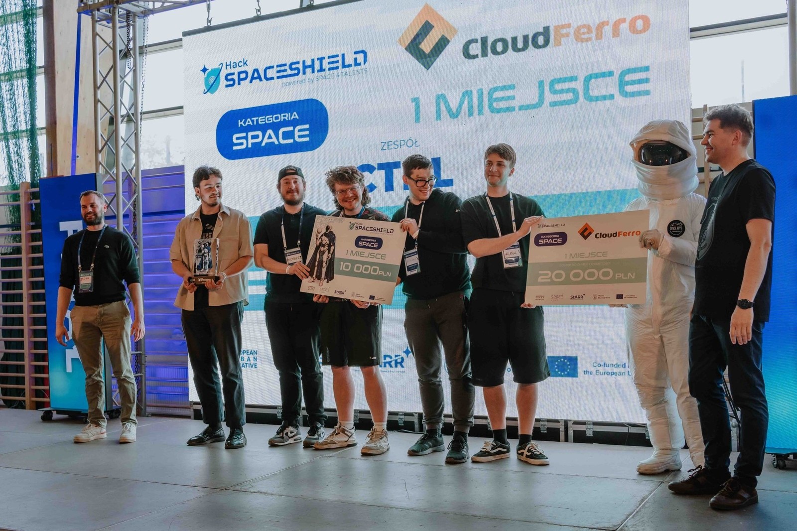 Zwycięstwo studentów Koła Naukowego Machine Learning w hackathonie Spaceshield Hack
